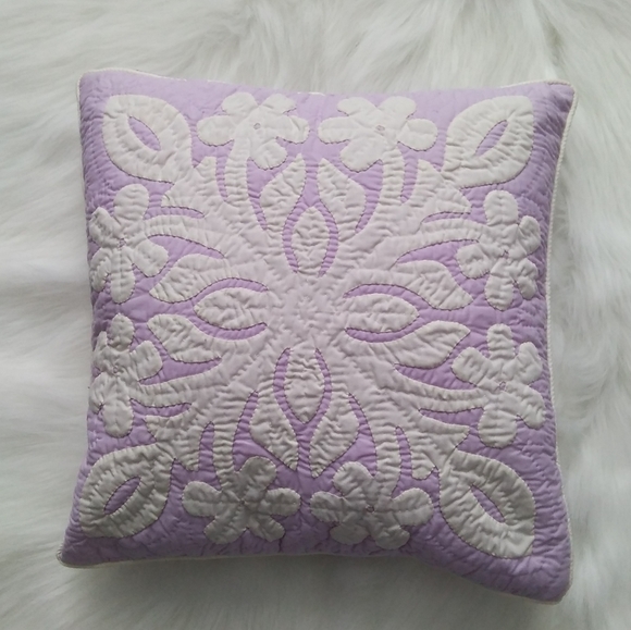 ✨HP✨Hawaiian Quilt Collection - Picture 2 of 6